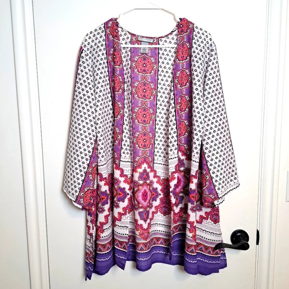 Catherines White Pink Geometric Flowy Boho Artsy Shawl Kimono Size 18/20W - Picture 2 of 6